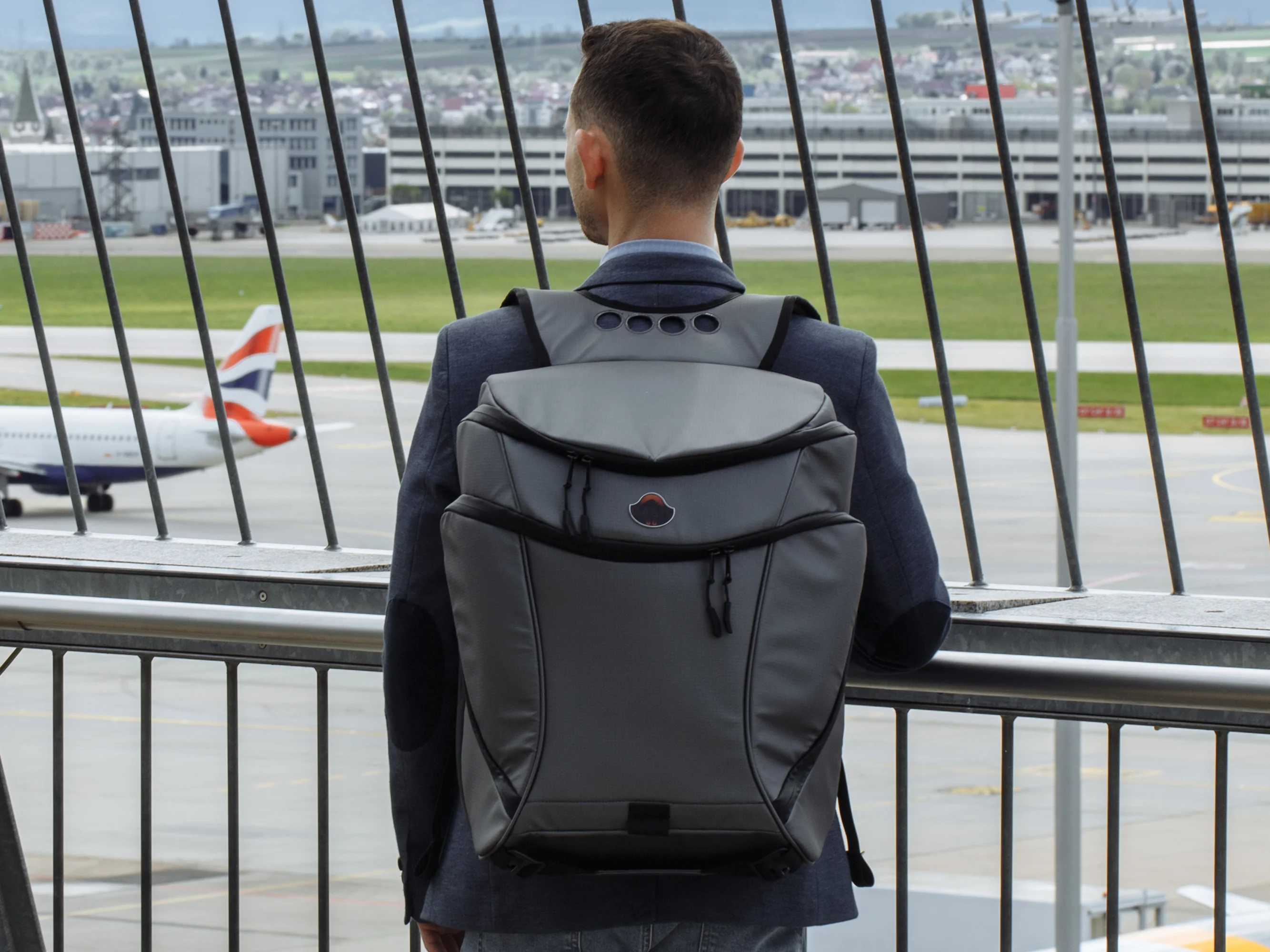 The OasisGO Air Lounger - image 1